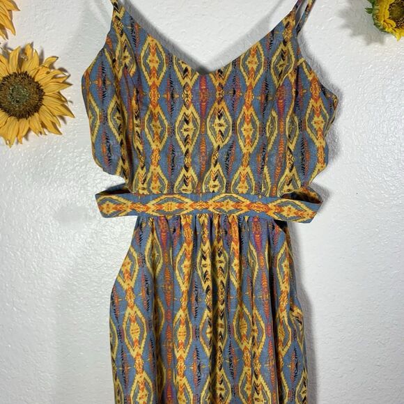 Gianni Bini Boho maxi dress with side cutouts & a tribal ikat print Size Large - Picture 3 of 12